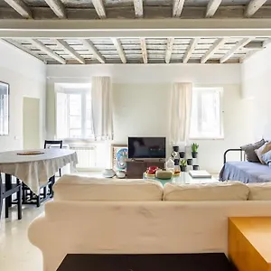 Appartamento Authentic Monti 5 Mins From Colosseum, Roma